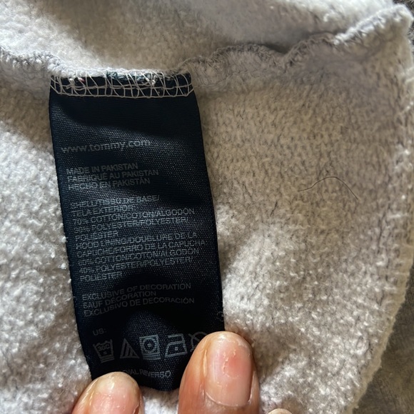 Tommy Hilfiger sweat shirt. Hoodie - Picture 6 of 7